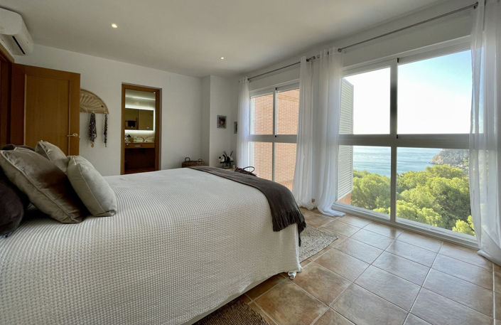 Image No.59-6 Bed Property for sale