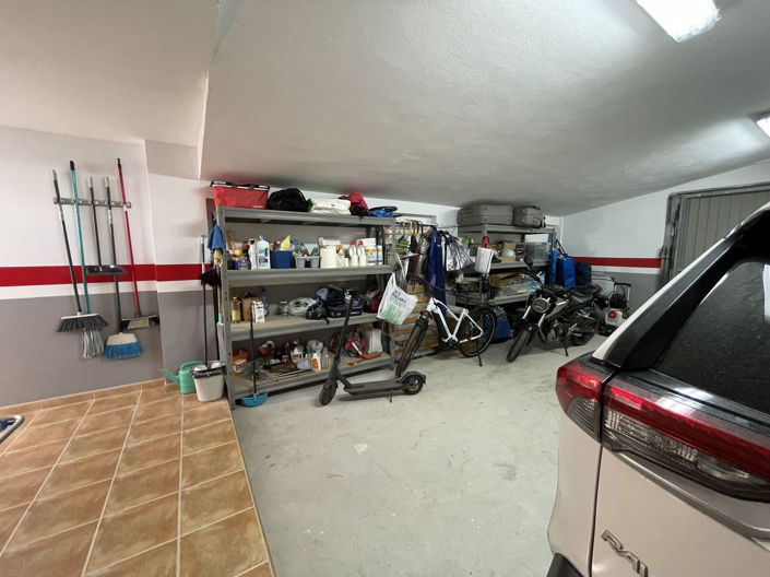 Image No.60-6 Bed Property for sale