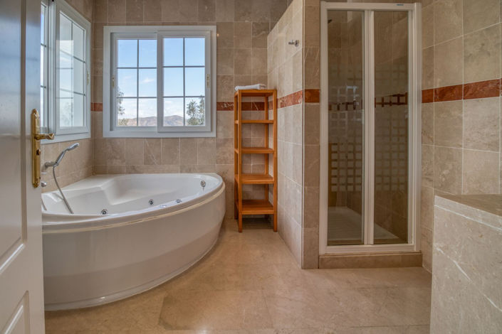 Image No.15-4 Bed Property for sale