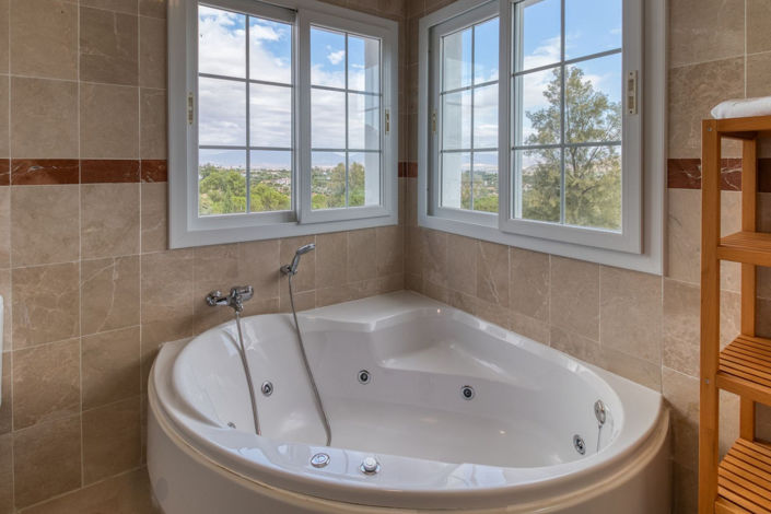 Image No.16-4 Bed Property for sale