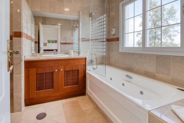 Image No.23-4 Bed Property for sale