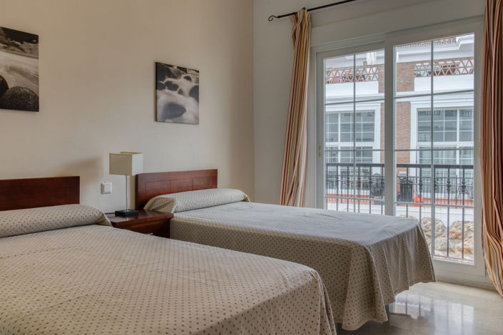 Image No.26-4 Bed Property for sale