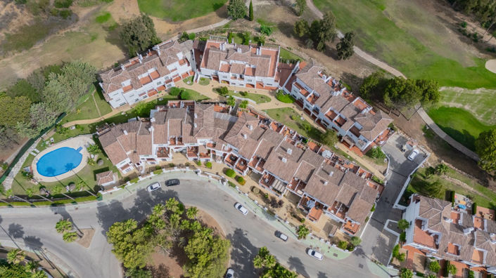 Image No.32-4 Bed Property for sale