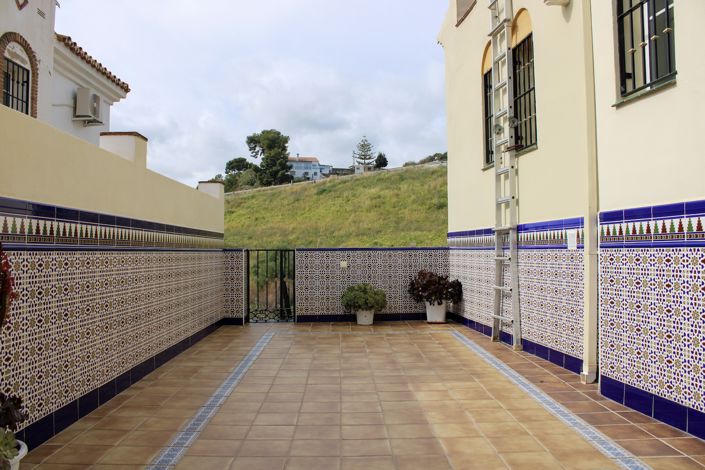 Image No.2-4 Bed Villa for sale