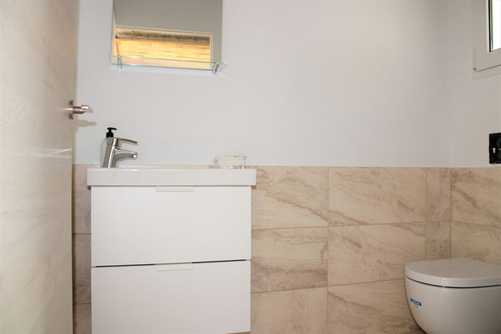 Image No.11-1 Bed Property for sale