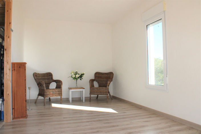 Image No.12-1 Bed Property for sale