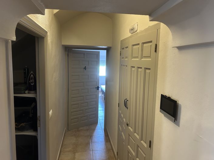 Image No.15-10 Bed Property for sale