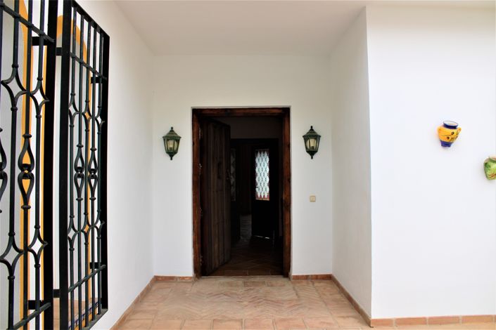 Image No.10-5 Bed House for sale