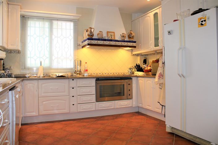 Image No.12-5 Bed House for sale