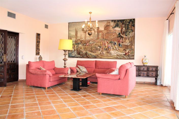 Image No.17-5 Bed House for sale