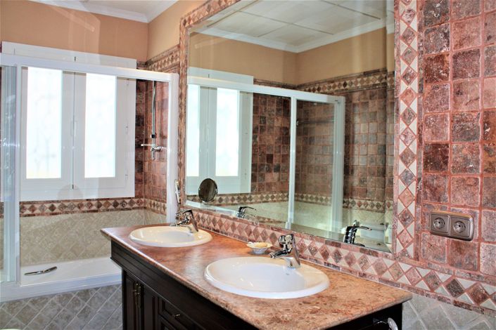 Image No.33-5 Bed House for sale