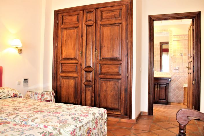 Image No.35-5 Bed House for sale