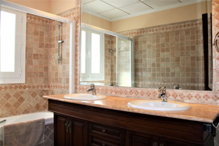 Image No.36-5 Bed House for sale