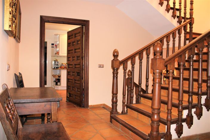 Image No.40-5 Bed House for sale