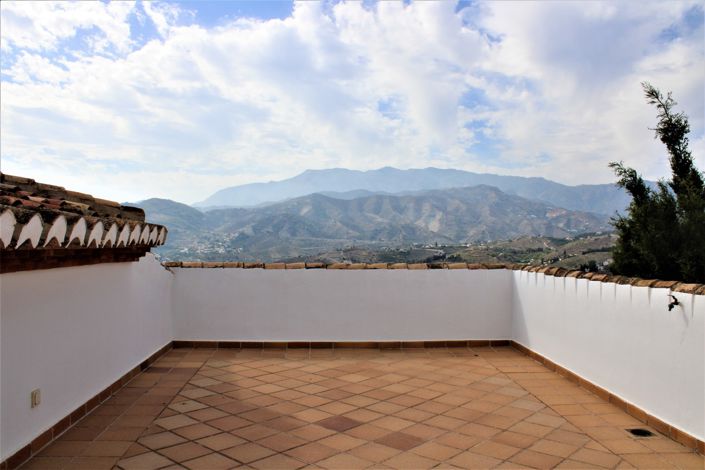 Image No.43-5 Bed House for sale