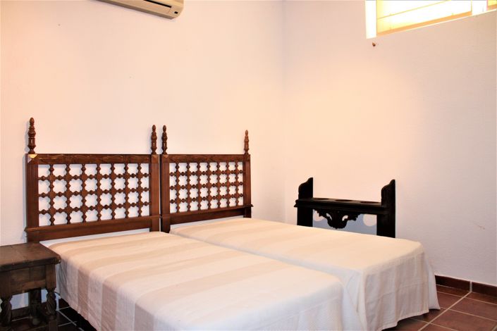 Image No.46-5 Bed House for sale