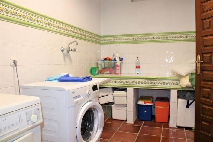 Image No.50-5 Bed House for sale