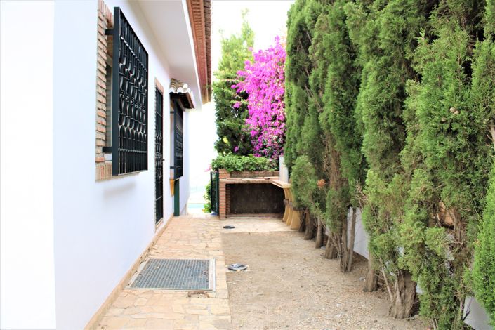 Image No.6-5 Bed House for sale