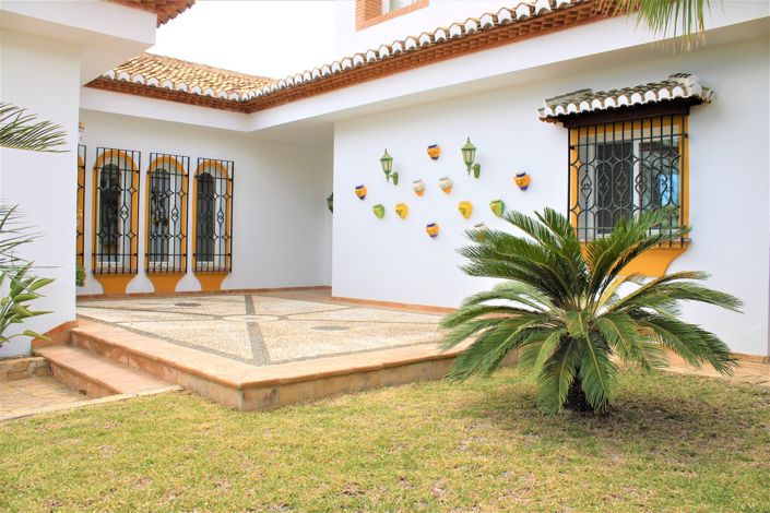 Image No.8-5 Bed House for sale