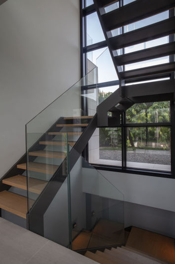 Image No.25-7 Bed House for sale