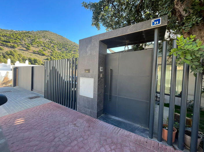 Image No.17-5 Bed House for sale