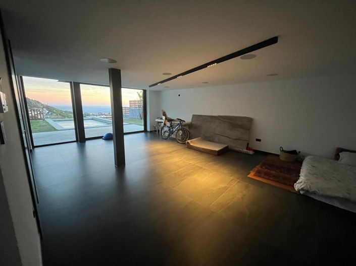 Image No.18-5 Bed House for sale