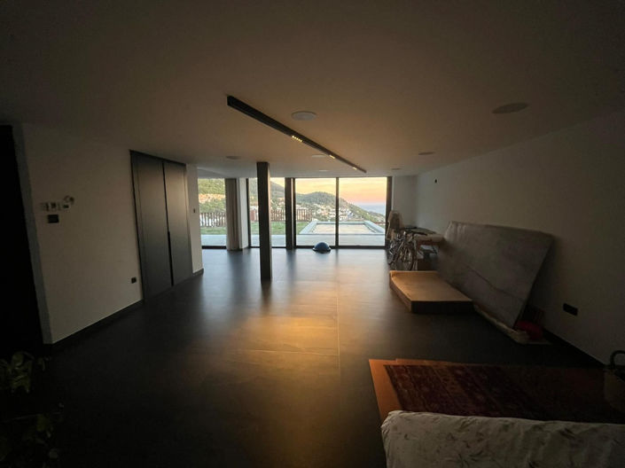 Image No.28-5 Bed House for sale