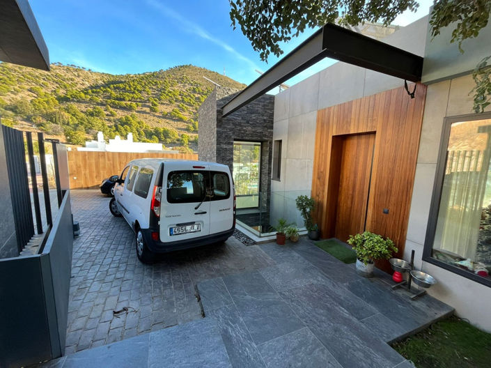 Image No.35-5 Bed House for sale