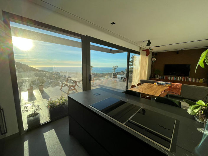 Image No.8-5 Bed House for sale