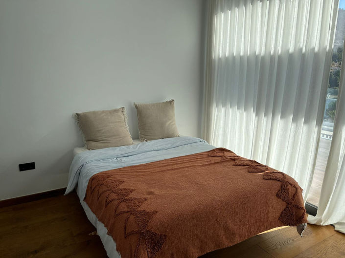 Image No.9-5 Bed House for sale