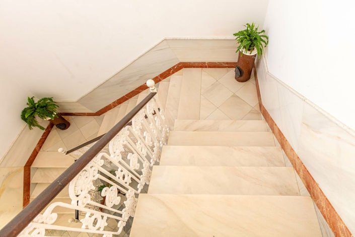 Image No.19-20 Bed House for sale