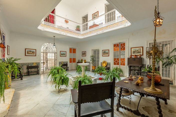 Image No.2-20 Bed House for sale