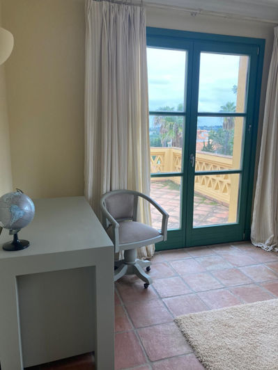 Image No.34-6 Bed House for sale