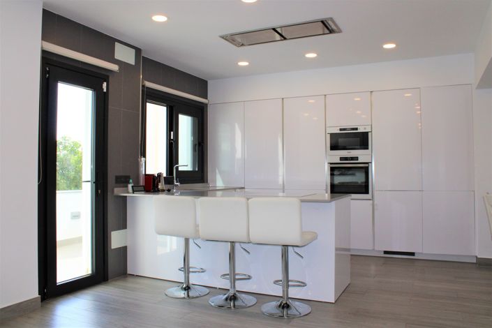 Image No.10-6 Bed House for sale