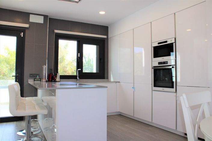 Image No.12-6 Bed House for sale