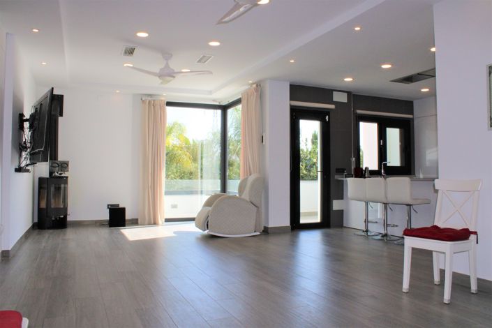 Image No.13-6 Bed House for sale