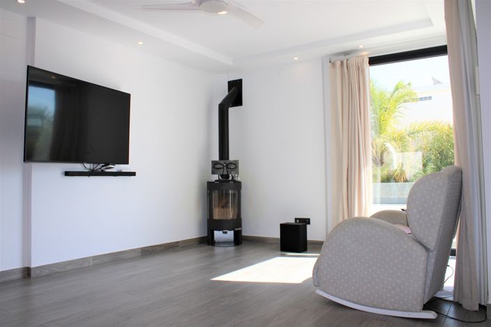 Image No.15-6 Bed House for sale