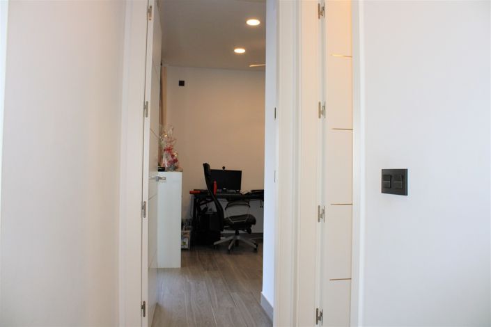 Image No.17-6 Bed House for sale