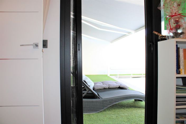 Image No.20-6 Bed House for sale