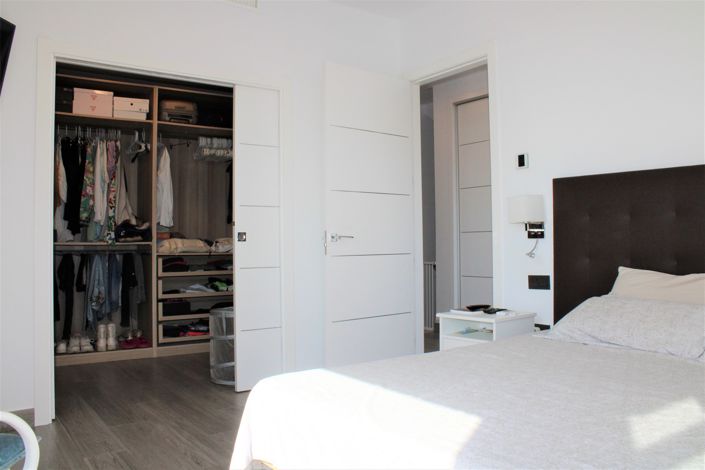 Image No.27-6 Bed House for sale