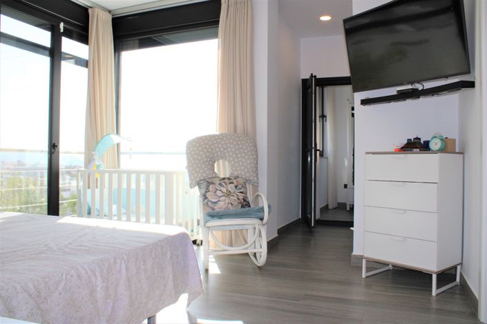 Image No.28-6 Bed House for sale