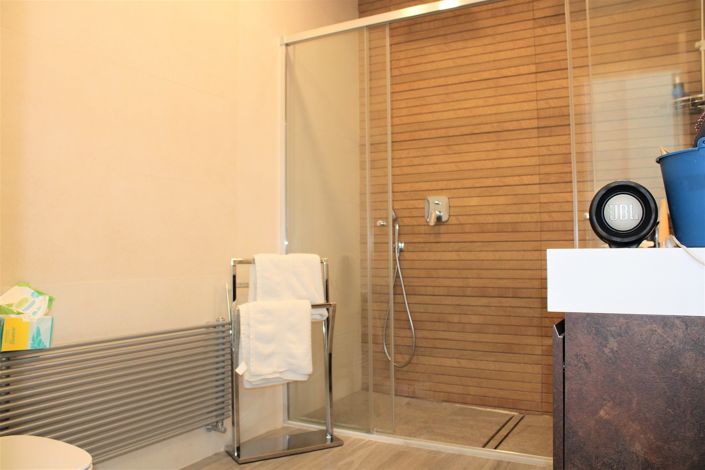 Image No.30-6 Bed House for sale