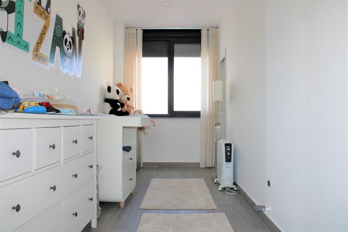 Image No.31-6 Bed House for sale