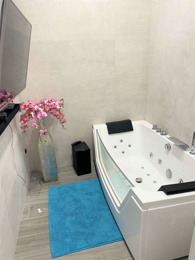 Image No.32-6 Bed House for sale