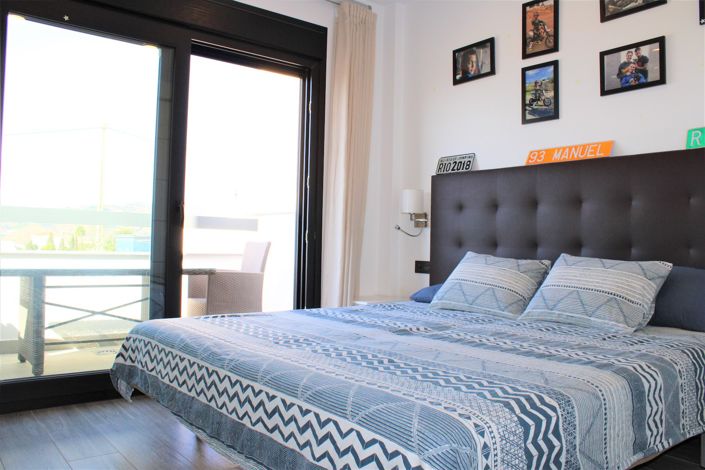 Image No.34-6 Bed House for sale