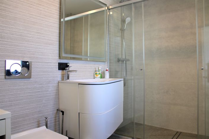 Image No.36-6 Bed House for sale