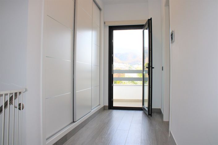 Image No.38-6 Bed House for sale