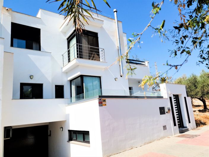 Image No.5-6 Bed House for sale