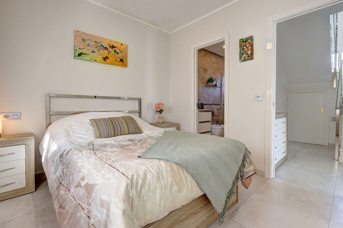 Image No.11-3 Bed House for sale