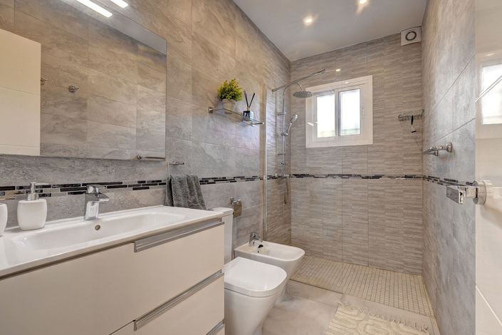 Image No.12-3 Bed House for sale